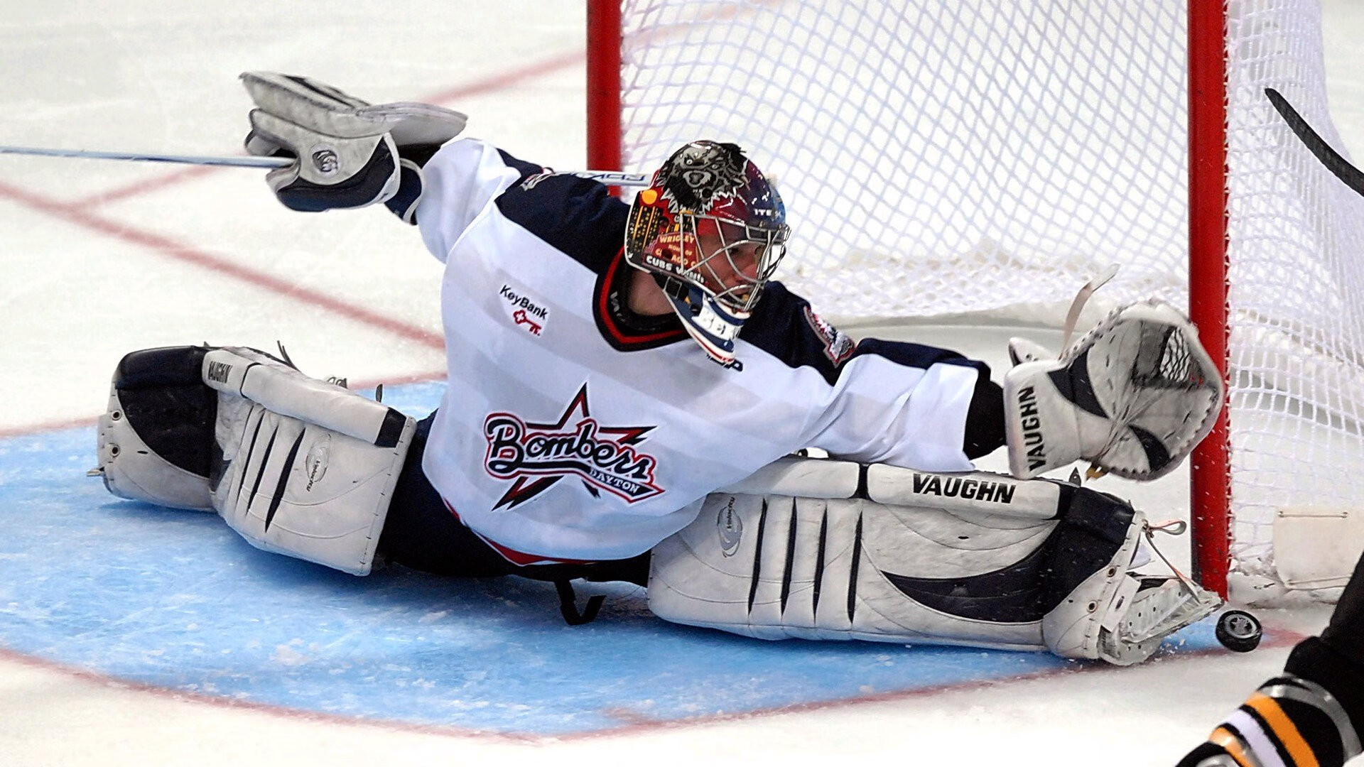 开云体育网址-关键战中，他多次用冷静的罚球锁定胜局，成为“铁血”队伍的稳定器！